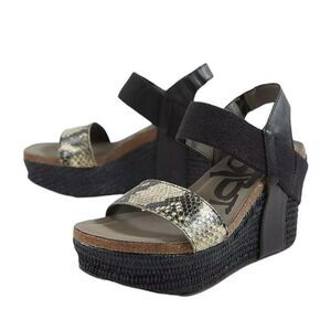 OTBT Bushnell Wedges Sandals Black Snakeskin 9.5